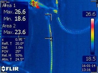 איתור נזילות מים - השתקפות החרסינה במצלמה התרמית יוצרת הטעייה של רטיבות בתמונה