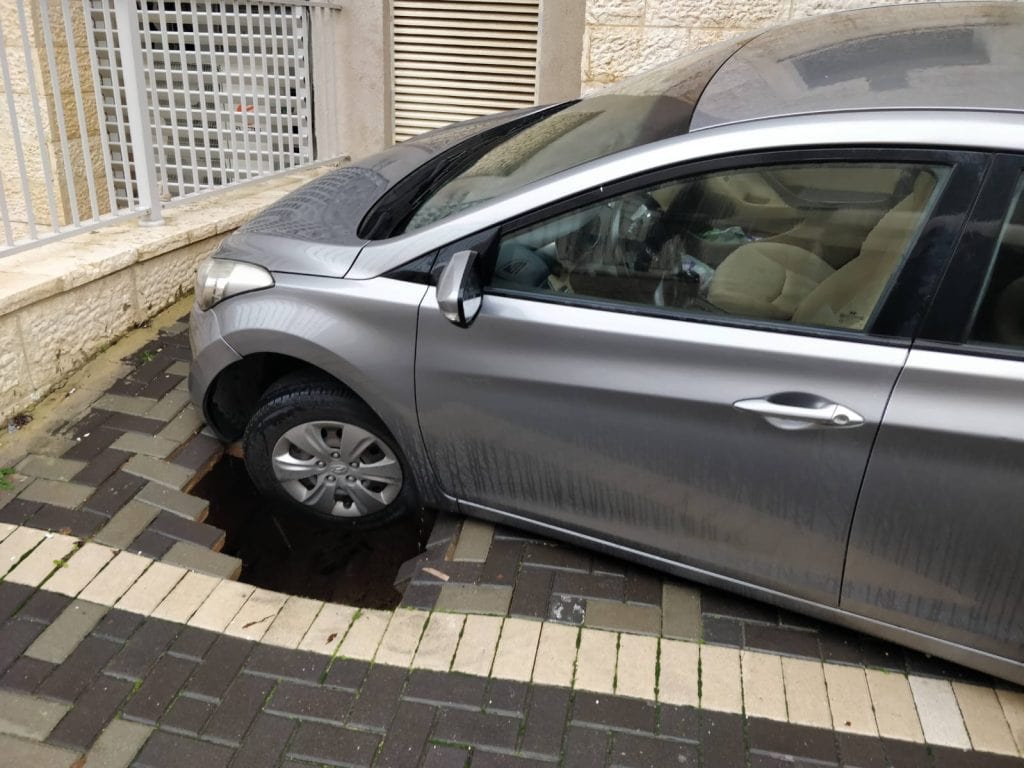 רכב שקע בבולען