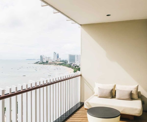 נזילה ממרפסת של השכן